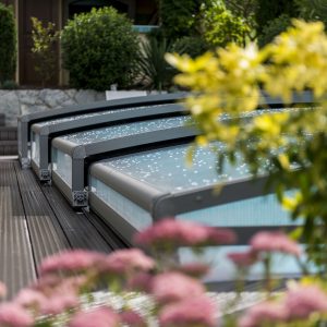 abri-bas-pour-piscine-naturelle